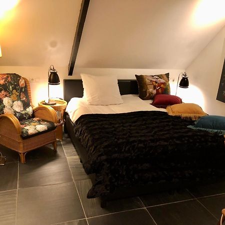 The Black Horse B&B & More Драхтен Екстериор снимка