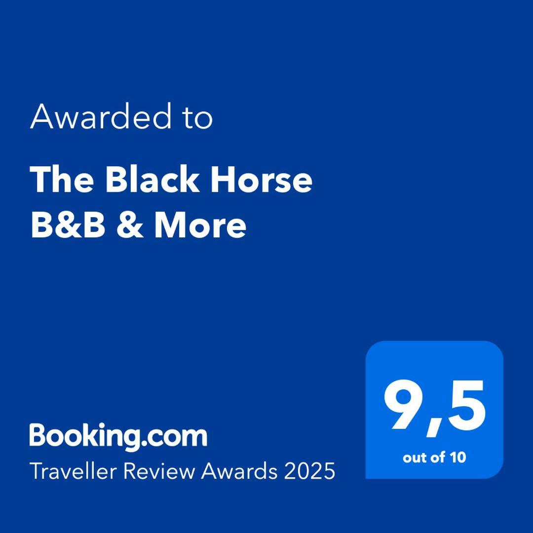 The Black Horse B&B & More Драхтен Екстериор снимка
